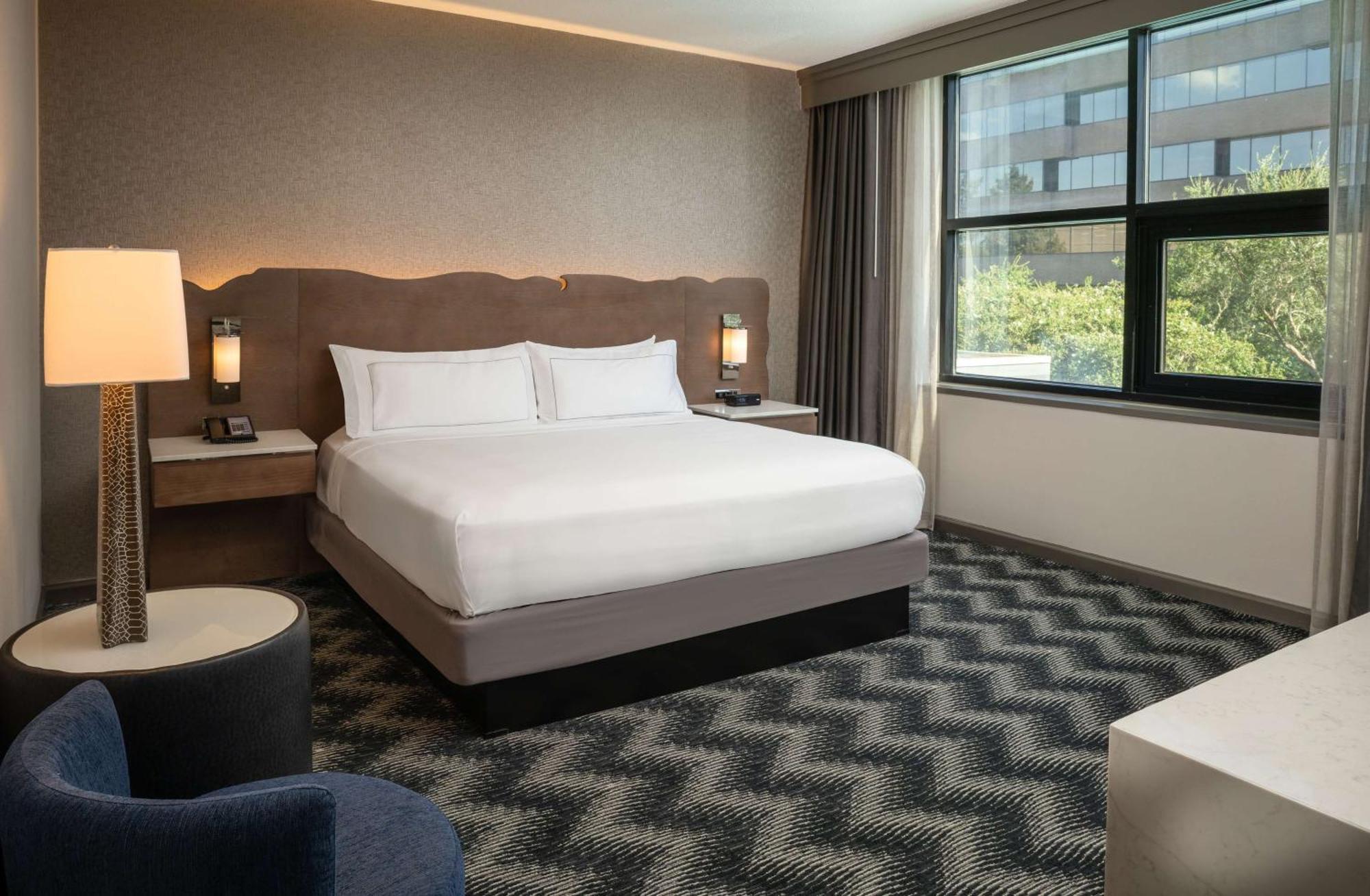 Junior Suite mit Kingsize-Bett und Sitzbereich